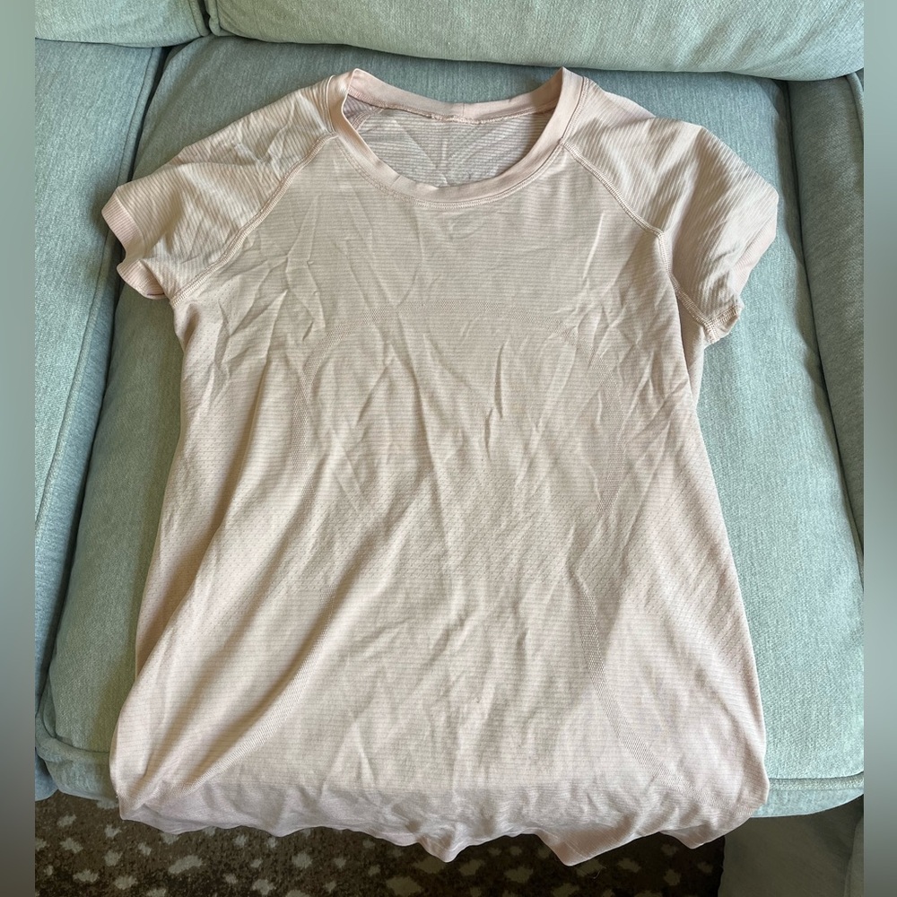 Lululemon light pink/peach swiftly teach short sleeve size 8